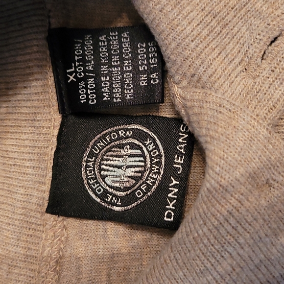 DKNY Men's sweater - Picture 3 of 3